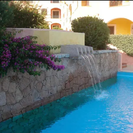 Nausicaa Pool View דירה